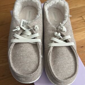 Madden Girl Yasmin F Womens Casual Shoes. Size 7 new in box